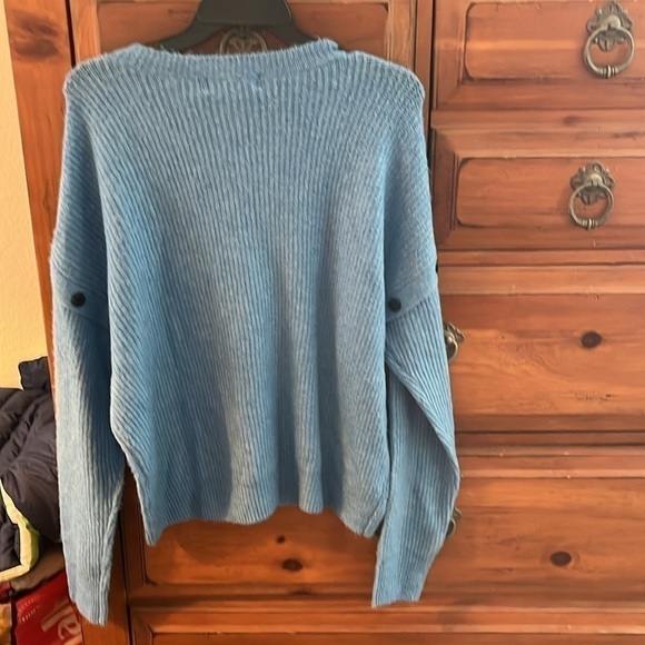 NWT DKNY Jeans Women’s Blue Sweater With Button Detail Around Shoulder Size XL - Picture 5 of 9